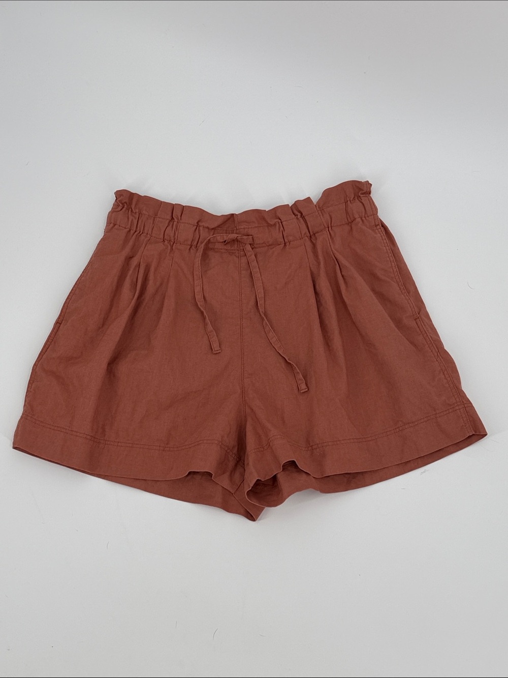 Uniqlo High-Waist Paperbag Shorts in Rust Brown